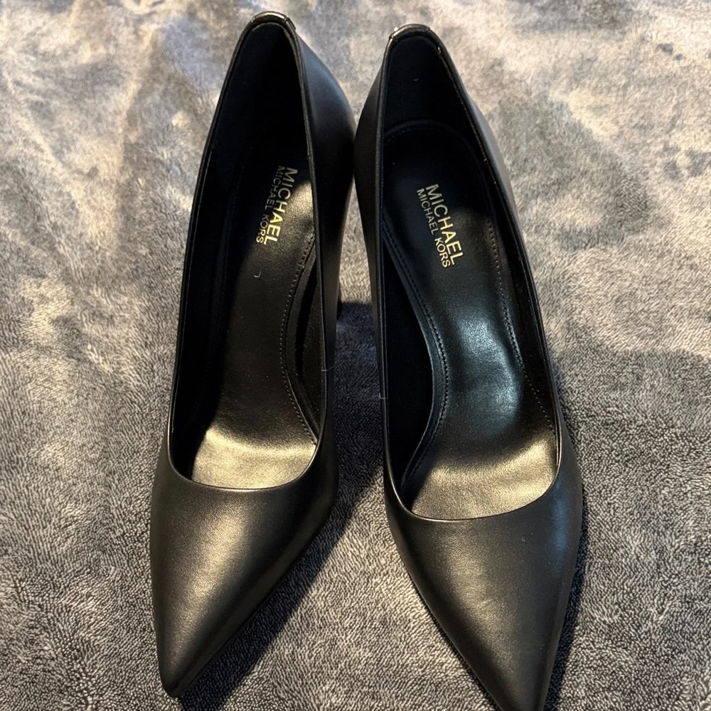 Michael Kors Leather Amara Pump - Black 7.5 NIB - Picture 1 of 7